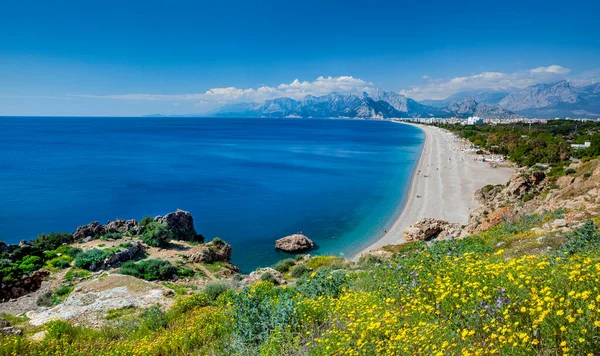 Praia Konyaalti Antalya Primavera — Fotografia de Stock