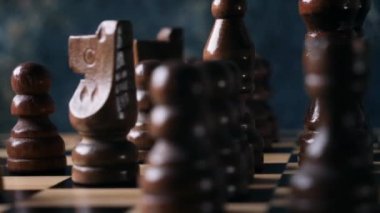 Tabakta taze et dilimleri