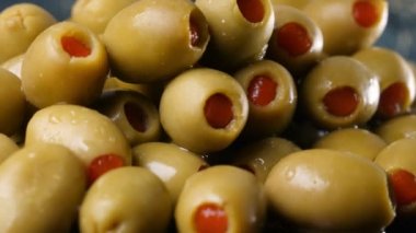 Piyasada yeşil zeytin