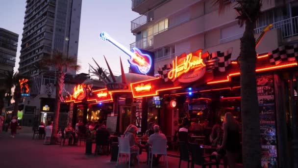 Benidorm Spanya Haziran 2021 Turistik Benidorm Şehrinde Gece Barlar — Stok video