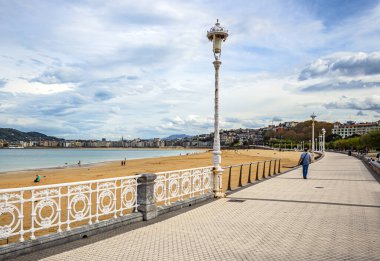 İspanya, SAN SEBASTIAN, OKT, 22, 2020 - San Sebastian Basque ülkesindeki Atlantik Okyanusu kıyısındaki La Concha plajı