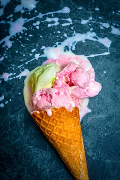 Geschmolzenes Eis Auf Dem Boden Liegend — Stockfoto