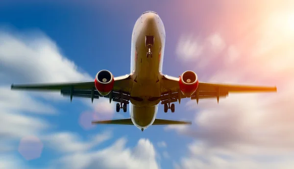 Airplane landing — Stock Photo, Image