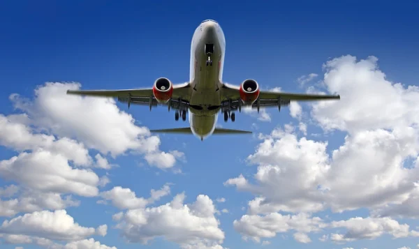 Airplane landing — Stock Photo, Image