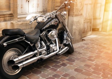 Harley Davidson fotoğraf sokakta