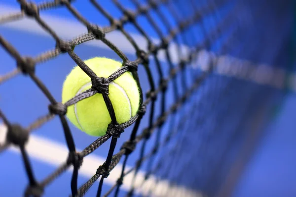 Tennis ball on a tennis court — Stock Photo, Image