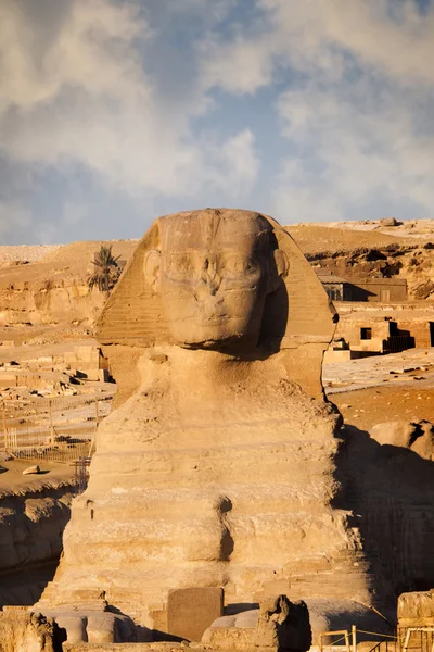 Sphinx and Pyramid — Stock Photo, Image