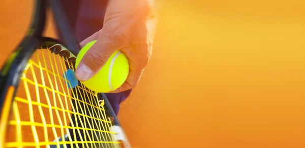 Tennis ball on a tennis court — Stock Photo, Image