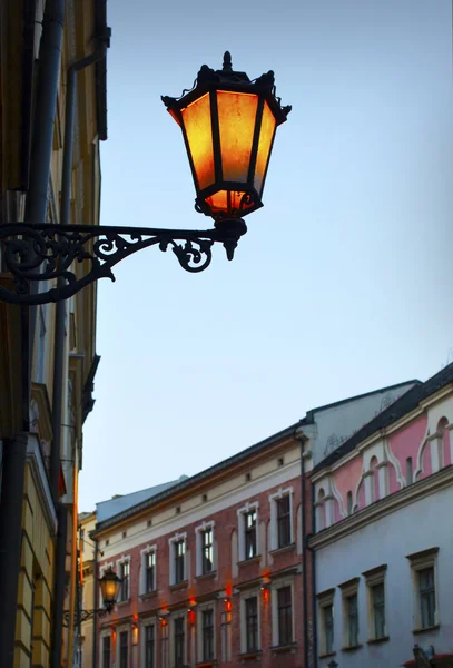 Vieux lampadaire sur le mur — Photo