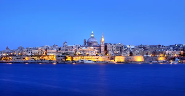 Valletta Skyline in de avond, Malta — Stockfoto