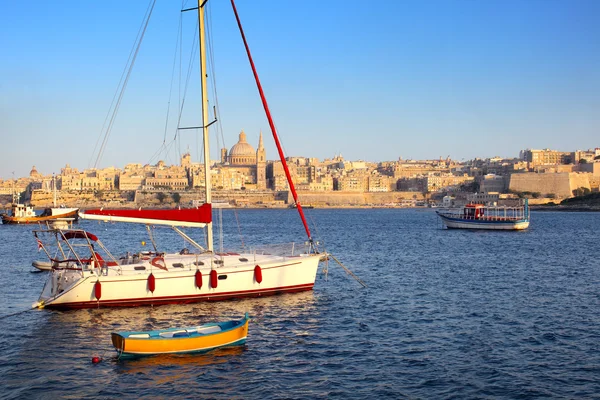 Akşamları, Malta Valletta manzarası — Stok fotoğraf