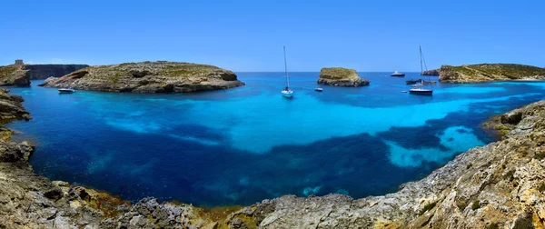 Μπλε λιμνοθάλασσα στη Μάλτα, στο νησί της Κομίνο — Φωτογραφία Αρχείου