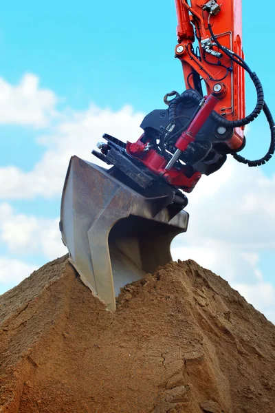 Excavadora de construcción de color rojo — Foto de Stock