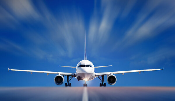 Фото Boing на взлетно-посадочной полосе
