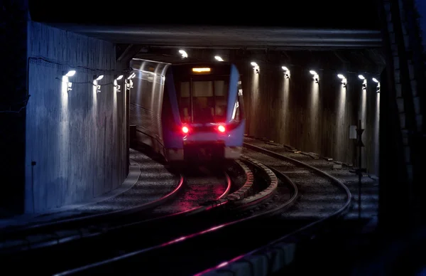 Trenes en las vías del tren, borrosos —  Fotos de Stock