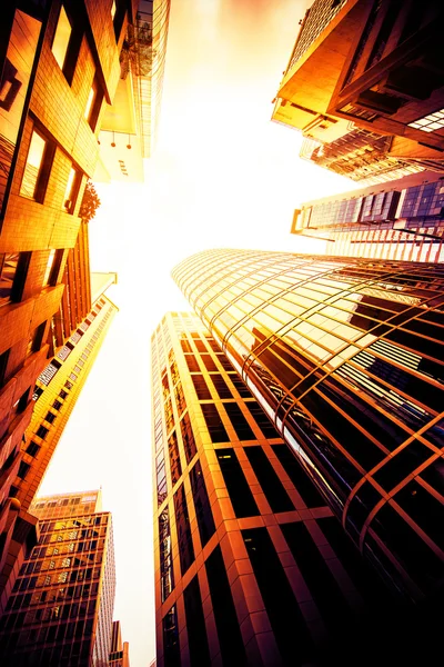 Hong Kong, China. Uitzicht op de wolkenkrabbers hieronder. — Stockfoto