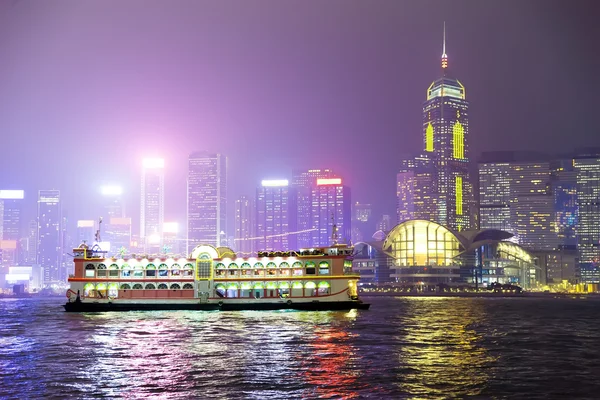 Piacere in barca nella notte di Hong Kong . — Foto Stock