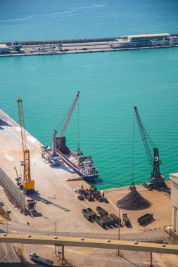 Turkuaz suyla Barselona çalışma limanı