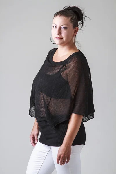 투명 한 셔츠에 있는 여자 — 스톡 사진