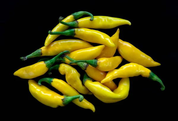 Peperoncini Gialli Sfondo Nero — Foto Stock