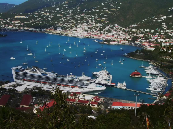 Karibiska kryssningsfartyg Royaltyfria Stockfoton