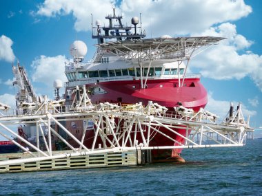 Offshore petrol ikmal gemisi Pensacola, Pensacola, Florida limanına yanaştı.
