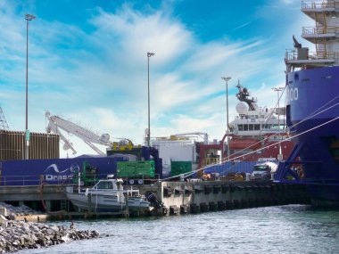 Offshore petrol ikmal gemisi Pensacola, Pensacola, Florida limanına yanaştı.