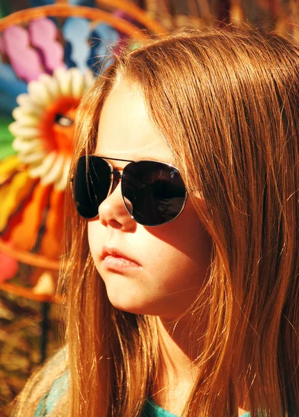 Girl in sunglasses. — Stock Photo, Image