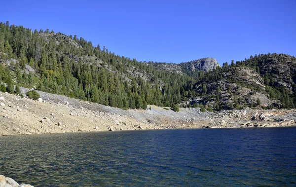 Fiume di montagna. — Foto Stock