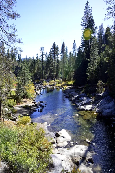 Río de montaña. —  Fotos de Stock