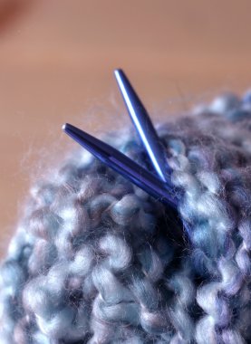 İplik örgü iğneleri.