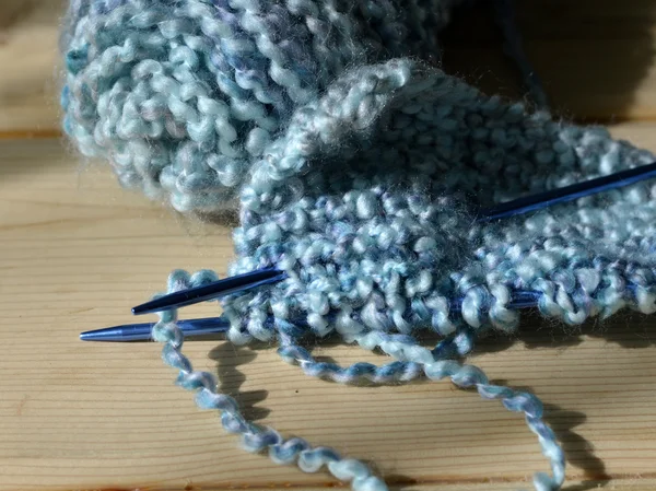 İplik örgü iğneleri.