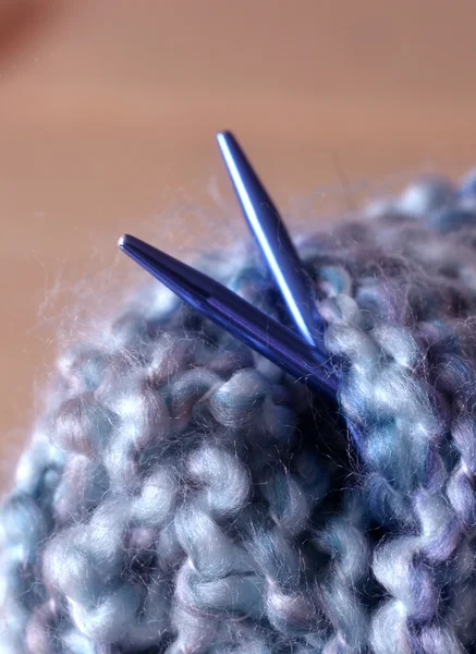 İplik örgü iğneleri.