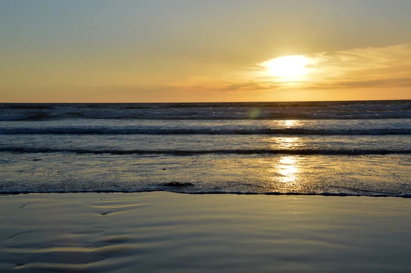 Puesta de sol y océano . —  Fotos de Stock