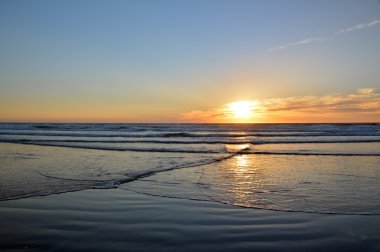 gün batımı ve deniz.