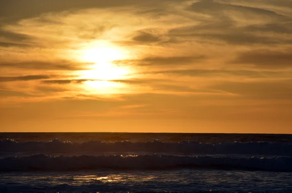 Puesta de sol y océano . —  Fotos de Stock