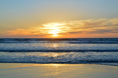 gün batımı ve deniz.
