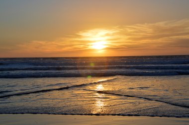 gün batımı ve deniz.