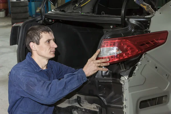 Portrait of a young mechanic — Stock Photo, Image