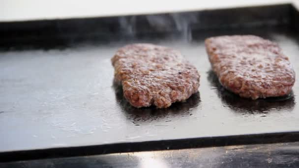 Smażone mielone kotleciki z wołowiny — Wideo stockowe