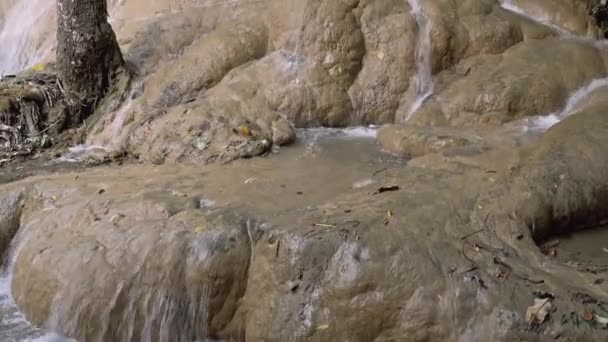 Wasserfall im Dschungel, Thailand — Stockvideo