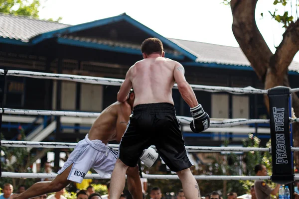 Gevangenis vechten, muay thai wedstrijd — Stockfoto