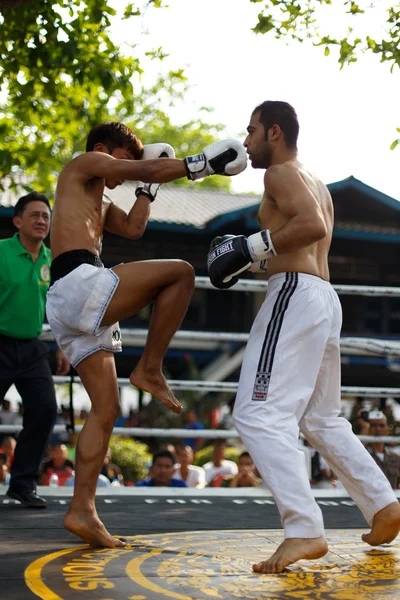 Gevangenis vechten, muay thai wedstrijd — Stockfoto