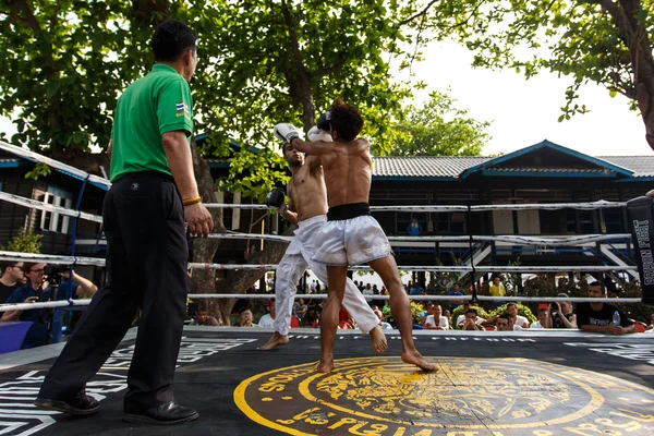 Luta de prisão, competição muay thai — Fotografia de Stock