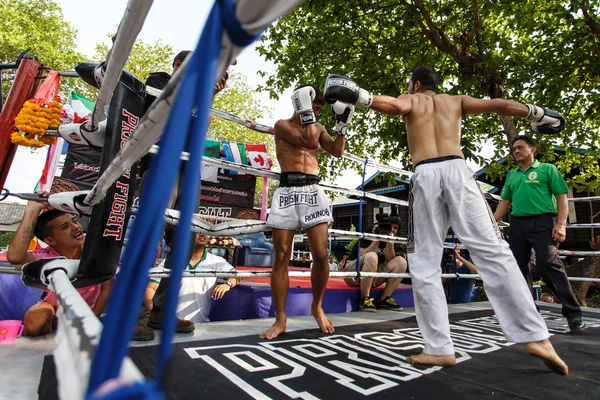 Luta de prisão, competição muay thai — Fotografia de Stock