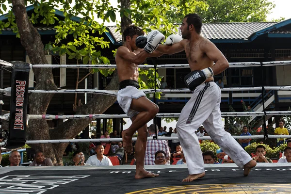 Gefängniskampf, Muay Thai Wettbewerb — Stockfoto