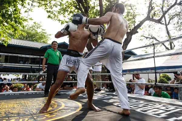 Luta de prisão, competição muay thai — Fotografia de Stock