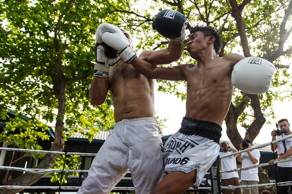 Gevangenis vechten, muay thai wedstrijd — Stockfoto