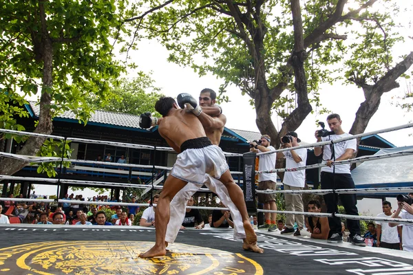 Gevangenis vechten, muay thai wedstrijd — Stockfoto