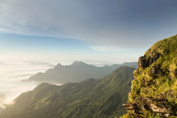 Phu Chi Fa paisaje en Tailandia — Foto de Stock